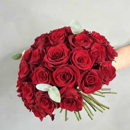bouquet of red roses