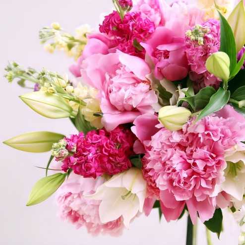 Delivery of Le Pink Flower Bouquet | Bouvard Fleurs