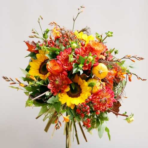 round bouquet of flowers with sunflowers and dahlias mixed delivery in all Switzerland