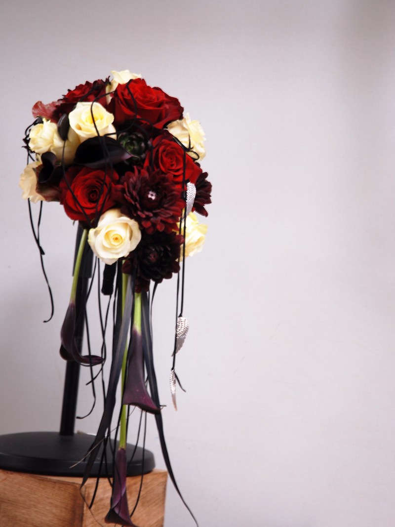 Le bouquet de la mariée et les accessoires floraux
