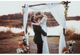 Hochzeit im Herbst: Wie wählt man Blumen und Dekoration aus?